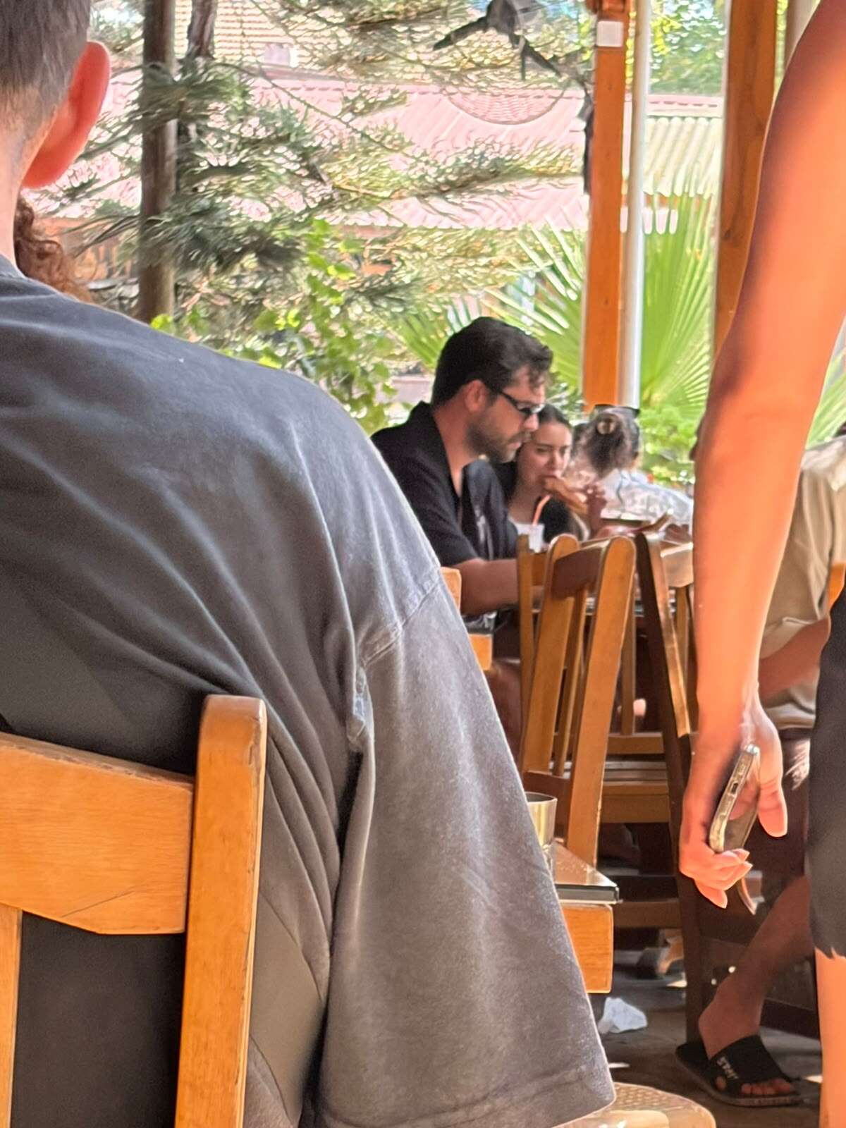 Ünlü Oyuncu Furkan Andıç Ula Akçapınar’da Görüntülendi 1